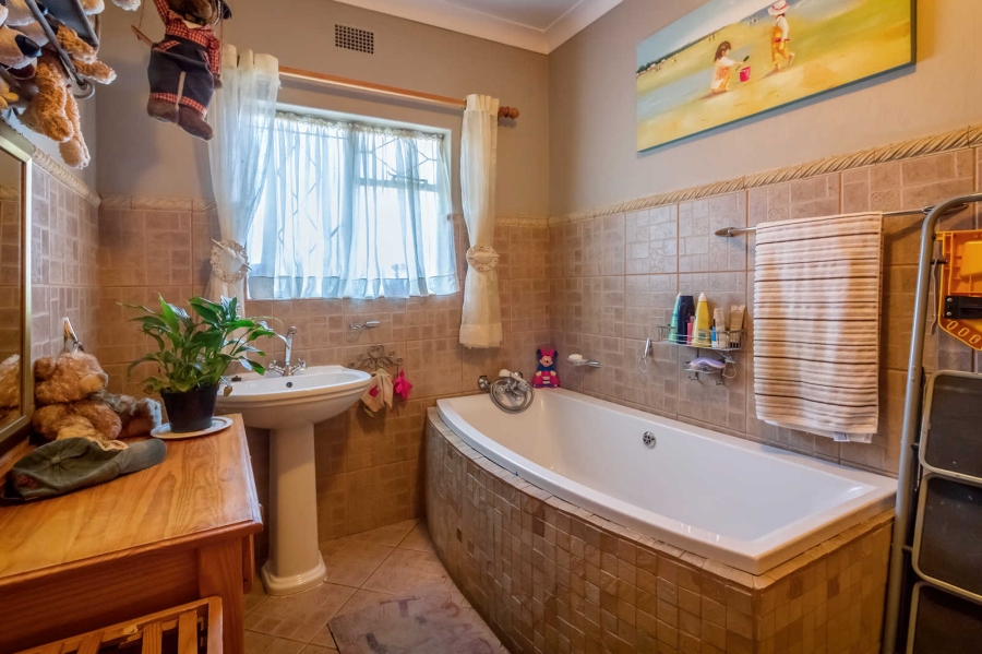 7 Bedroom Property for Sale in Morewag Free State